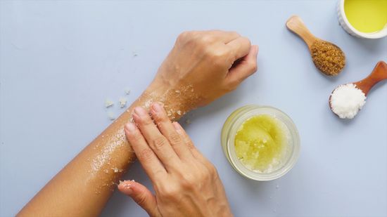 How to Make a Natural Body Scrub with Sugar and Olive Oil